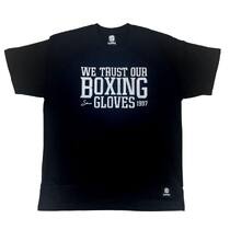 Aun no conoces nuestro nuevo modelo de camiseta WE TRUST OUR BOXING GLOVES ya disponible en nuestra web www.sharkboxing.com #boxing #gloves #wetrust #soporte #boxeo #unisexstyle